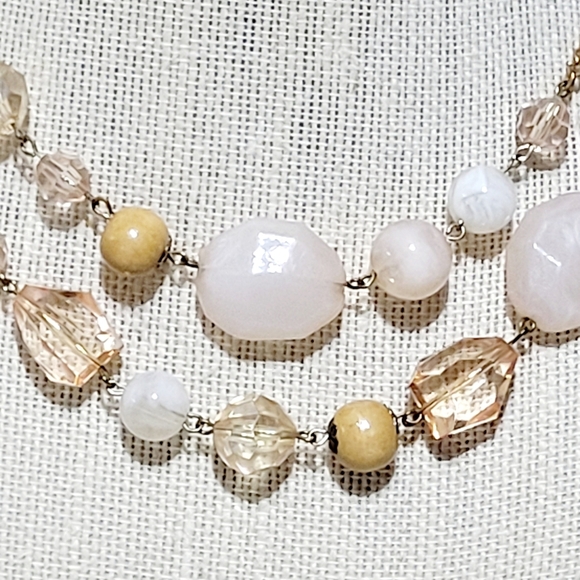 Pink & White Quartz and Alabaster Beaded Necklace - Picture 4 of 7